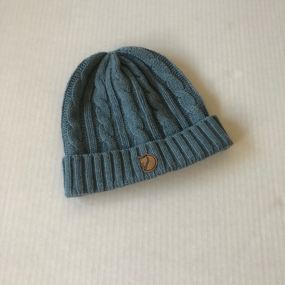 Light blue Fjallraven beanie in EUC - worn once!